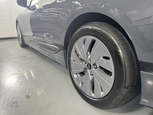 Used 2025 Audi A6 e-tron Premium w/ Ultra Package AWD/4WD image 8