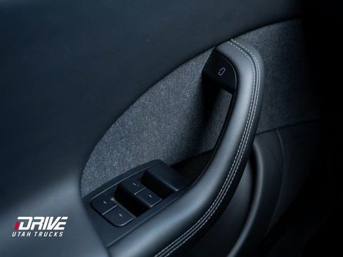 Used 2021 Tesla Model S Plaid image 39