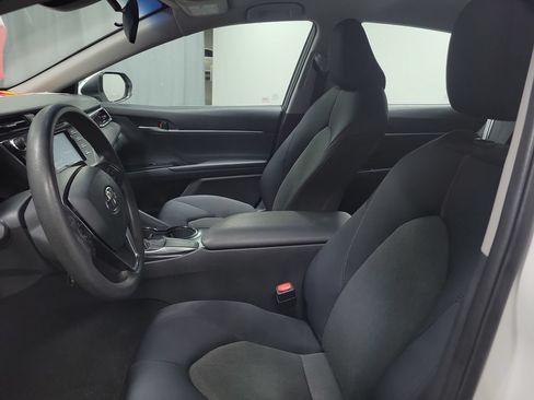 Used 2018 Toyota Camry LE FWD image 15