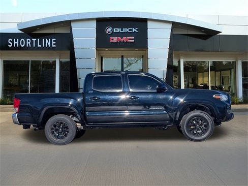 Used 2022 Toyota Tacoma 4x4 Double Cab image 2