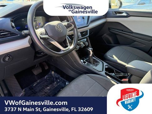 Certified 2024 Volkswagen Taos SE image 19