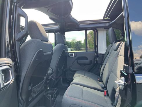 New 2024 Jeep Wrangler Unlimited Rubicon w/ Technology Group image 37