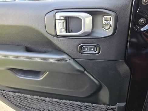 Used 2020 Jeep Wrangler Unlimited Sahara AWD/4WD image 27