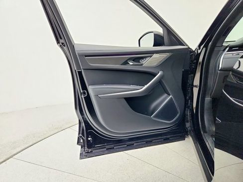 Certified 2025 Jaguar F-PACE SVR image 27