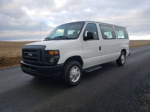 Used 2011 Ford E-150 and Econoline 150 Wagon w/ PWR Windows & Locks Group RWD image 1