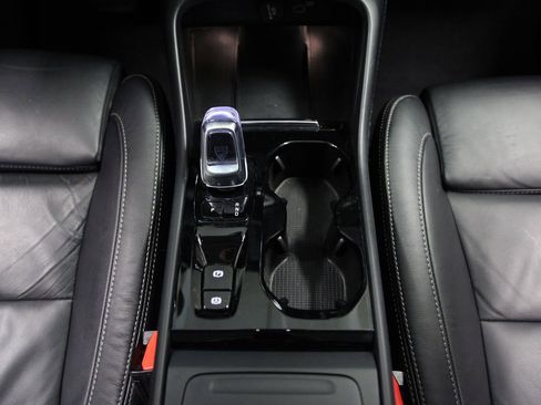 Used 2023 Volvo XC40 B5 Plus w/ Climate Package image 16