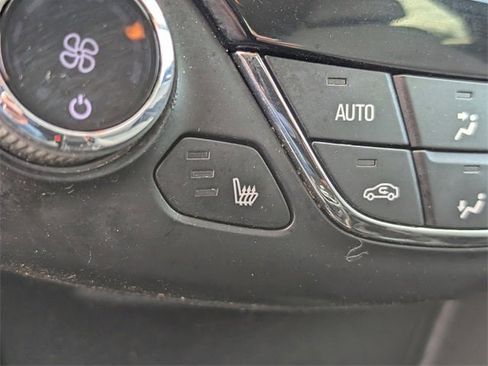 Used 2019 Chevrolet Cruze Premier image 18