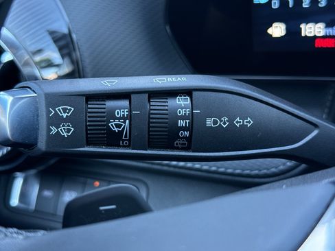 Used 2025 Chevrolet Equinox LT AWD/4WD image 16
