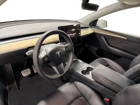 Certified 2023 Tesla Model Y Performance AWD/4WD image 9