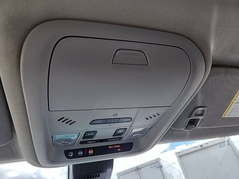 Used 2018 Chevrolet Equinox Premier AWD/4WD image 17