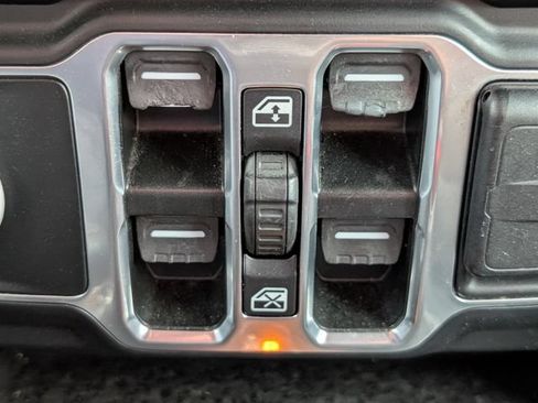 Used 2023 Jeep Wrangler Unlimited Sport AWD/4WD image 16