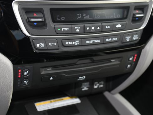 Used 2019 Honda Pilot Elite image 16
