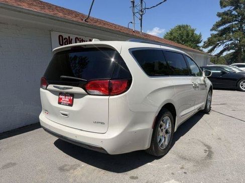 Used 2017 Chrysler Pacifica Limited w/ UConnect Theater Package FWD image 6