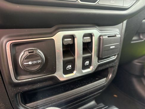 Used 2021 Jeep Wrangler Sport AWD/4WD image 12