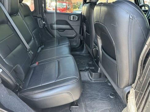 Used 2019 Jeep Wrangler Unlimited Sahara AWD/4WD image 17