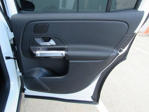 Used 2022 Mercedes-Benz EQB 300 4MATIC w/ Exclusive Package image 23