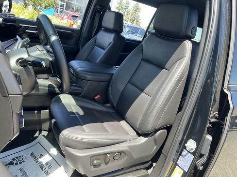 Used 2025 Chevrolet Suburban Z71 AWD/4WD image 17