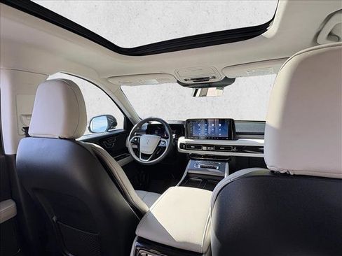 Used 2025 Lincoln Aviator AWD image 22