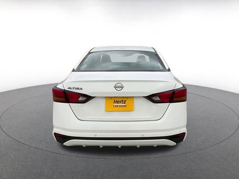 Used 2025 Nissan Altima 2.5 SV FWD image 12