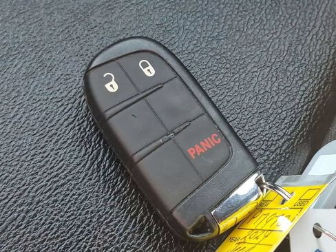 Used 2024 Jeep Compass Latitude AWD/4WD image 32