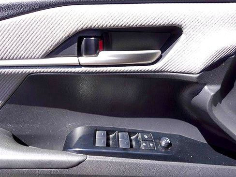 Certified 2025 Toyota Camry SE FWD image 11