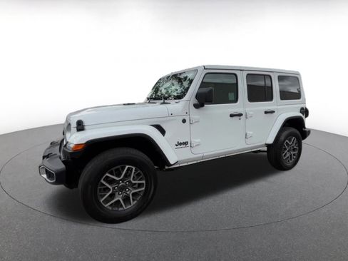 Used 2025 Jeep Wrangler Sahara image 8