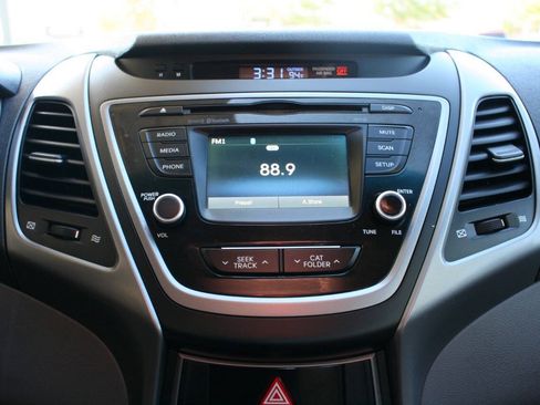 Used 2016 Hyundai Elantra SE w/ Option Group 02 FWD image 19