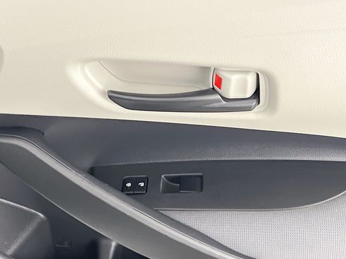 Used 2022 Toyota Corolla LE FWD image 31