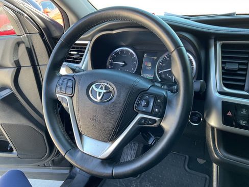 Used 2018 Toyota Highlander Limited image 18