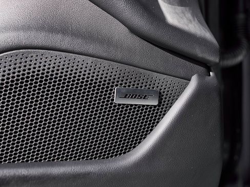 Used 2025 Porsche Taycan 4S w/ Premium Package image 32