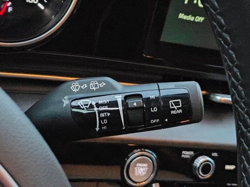 Used 2024 Kia Carnival EX image 21