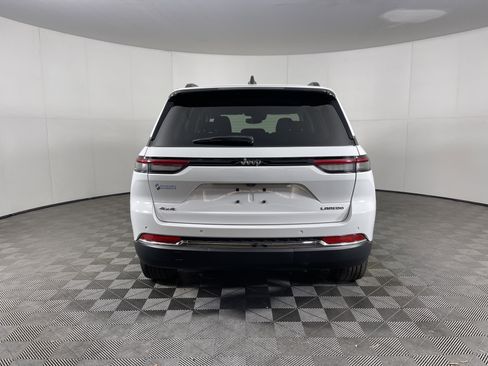 Used 2023 Jeep Grand Cherokee Laredo w/ Trailer Tow Prep Group (B) image 4