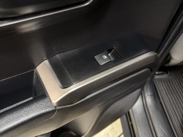 Used 2022 Toyota Tacoma SR5 AWD/4WD image 24