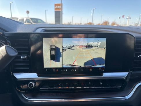 Used 2024 GMC Sierra 2500 SLT w/ SLT Premium Package image 14