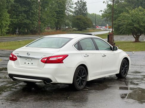Used 2016 Nissan Altima 2.5 SL w/ 2.5 Technology Package FWD image 4