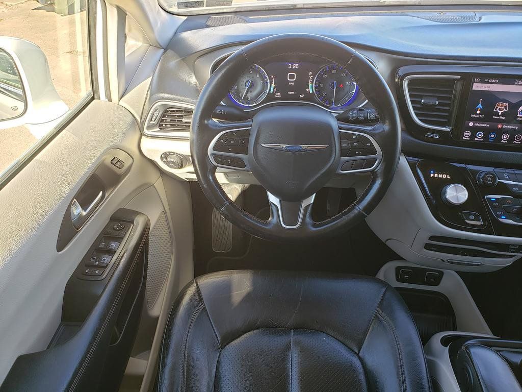 Used 2020 Chrysler Pacifica Touring-L Plus FWD image 17
