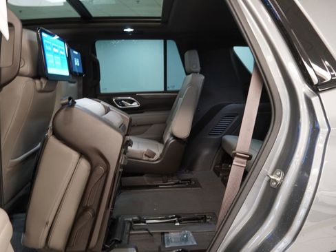 Used 2022 Chevrolet Tahoe Z71 w/ Z71 Off-Road Package AWD/4WD image 31