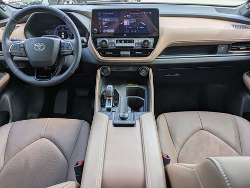 Used 2025 Toyota Grand Highlander AWD Hybrid image 21