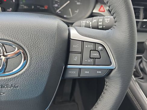 New 2026 Toyota Sienna XLE FWD image 19