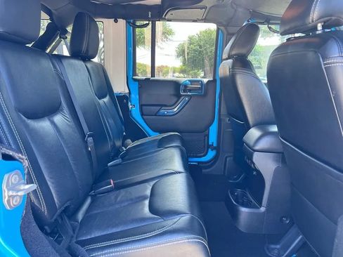 Used 2017 Jeep Wrangler Unlimited Sahara w/ Connectivity Group AWD/4WD image 22