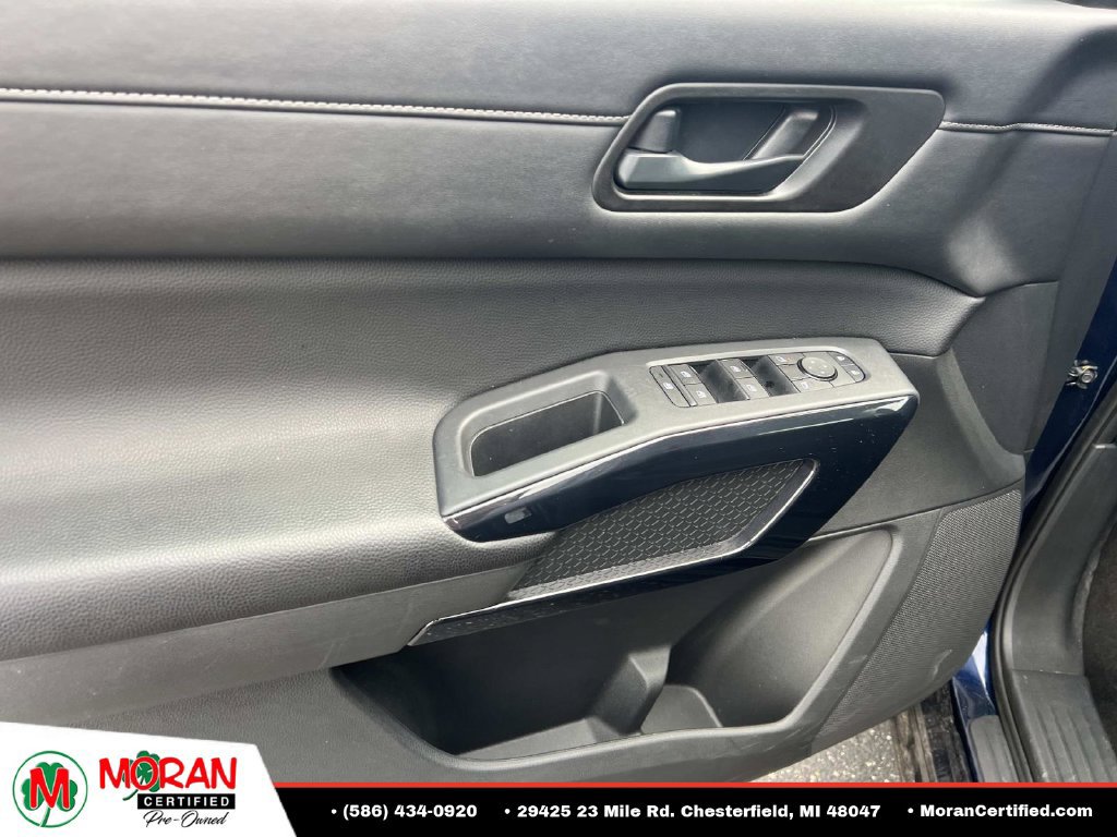 Used 2025 Nissan Pathfinder SV AWD/4WD image 16