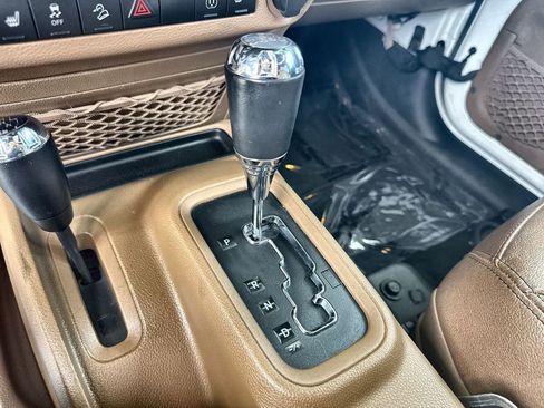 Used 2016 Jeep Wrangler Unlimited Rubicon w/ Connectivity Group image 6