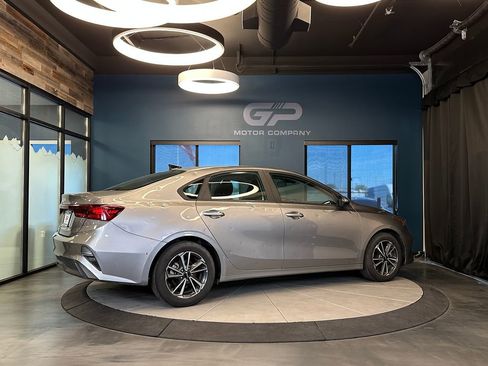 Used 2023 Kia Forte LXS image 3