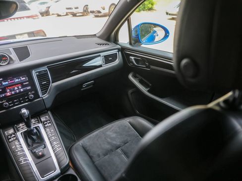 Used 2018 Porsche Macan AWD/4WD image 34