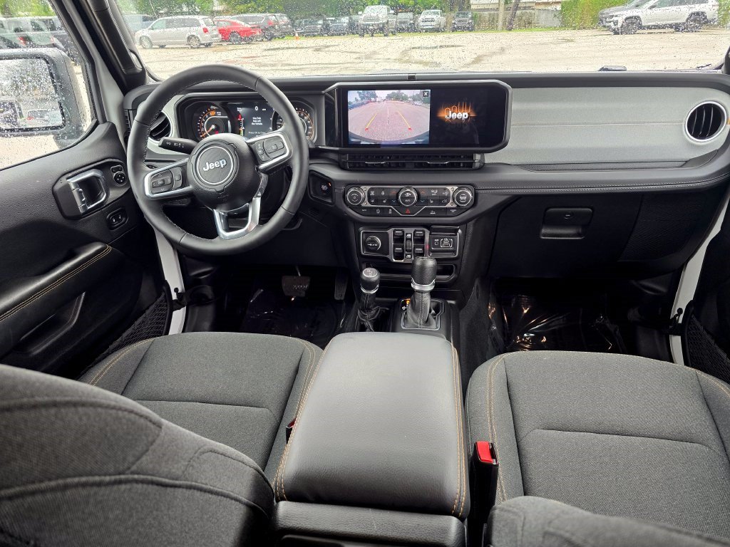 Used 2026 Jeep Wrangler Unlimited Sahara AWD/4WD image 32