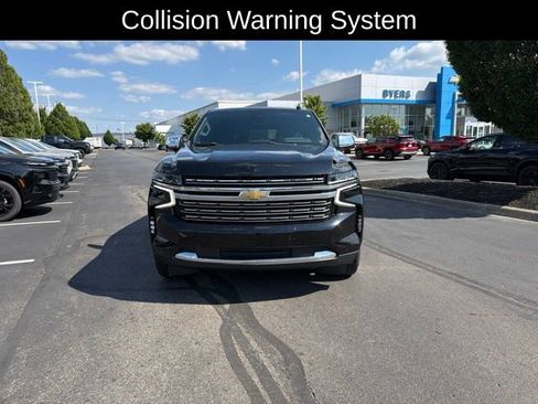 Used 2023 Chevrolet Suburban Premier AWD/4WD image 2