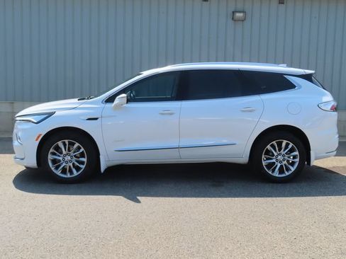 Used 2023 Buick Enclave Avenir w/ Trailering Package, 5000 lbs. AWD/4WD image 9