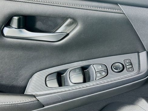 Used 2024 Nissan Sentra SV FWD image 17