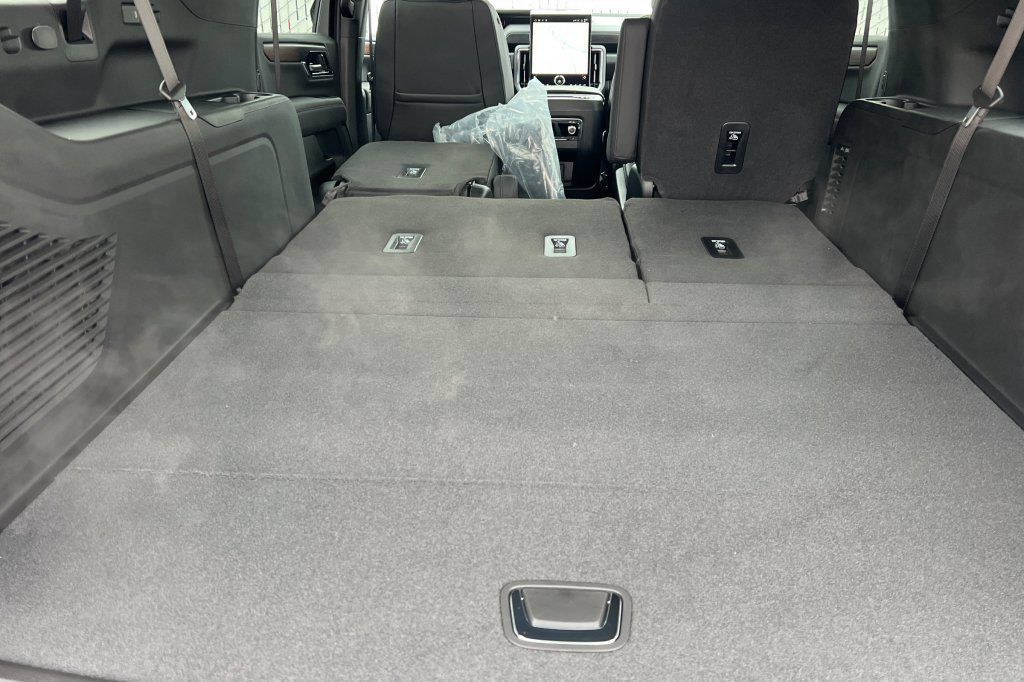 New 2026 GMC Yukon XL Denali AWD/4WD image 13
