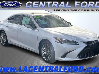 Used 2019 Lexus ES 300h w/ Accessory Package 2